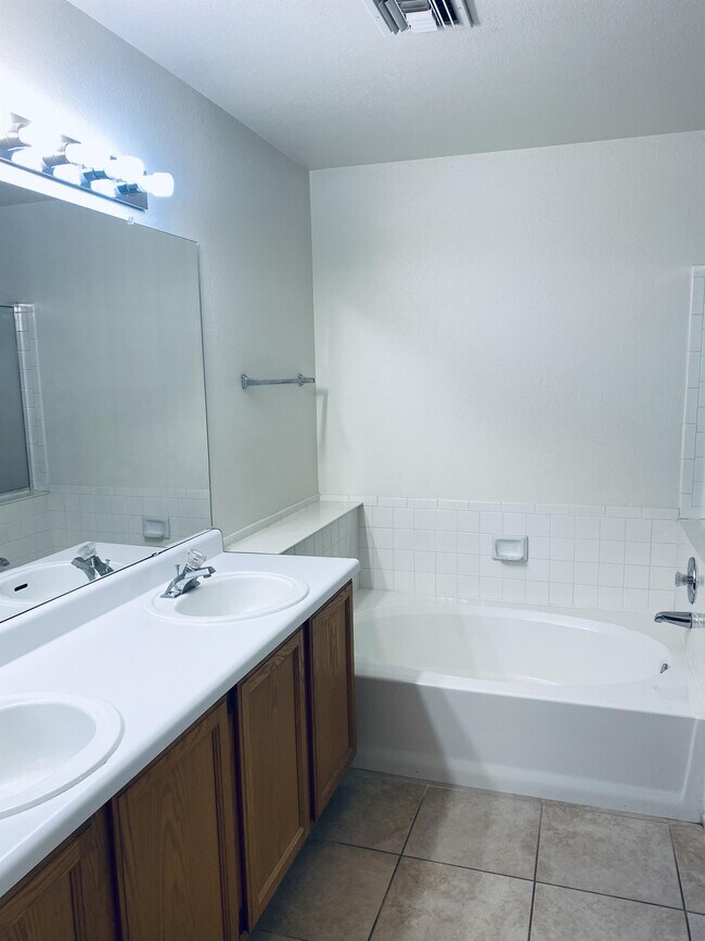 Building Photo - 2964-P2964 W Laquila Aerie