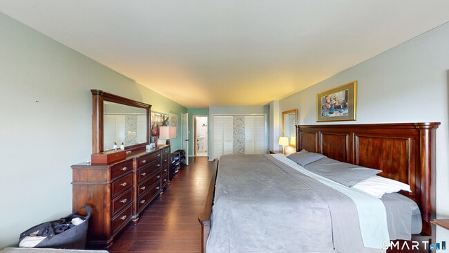 Building Photo - 25 Cartright St