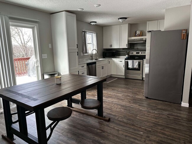 Building Photo - 3 Bedroom, 2 bath home for rent in Waynesville