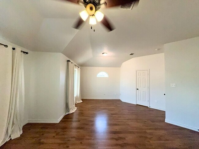 Building Photo - 12614 Oceanside Dr