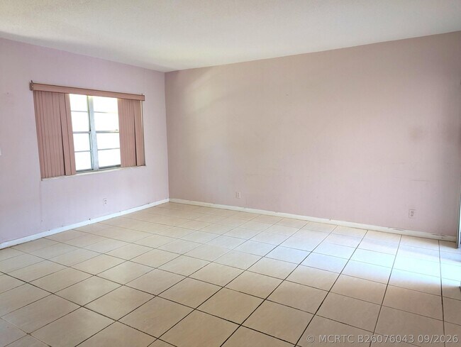 Building Photo - 1481 S Ocean Blvd