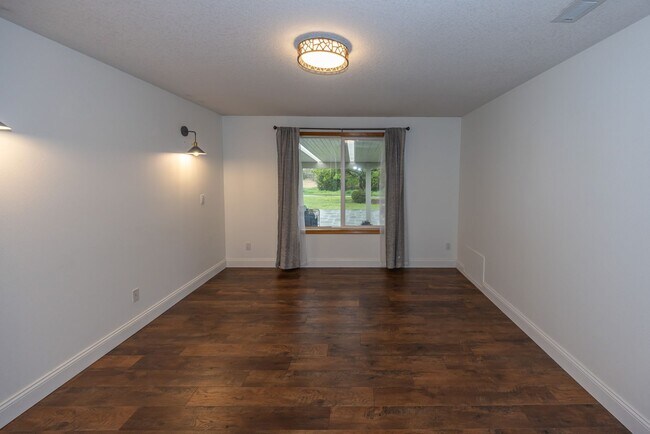 Building Photo - One Level Home - Three Bedroom + Bonus with AC / Beautiful Yard!