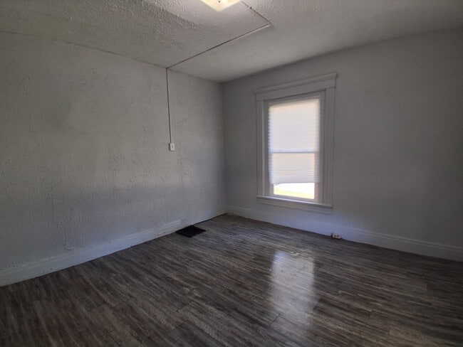 Building Photo - 624 Chandler St
