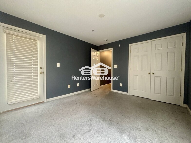 Building Photo - 923 Pine Forest Ln