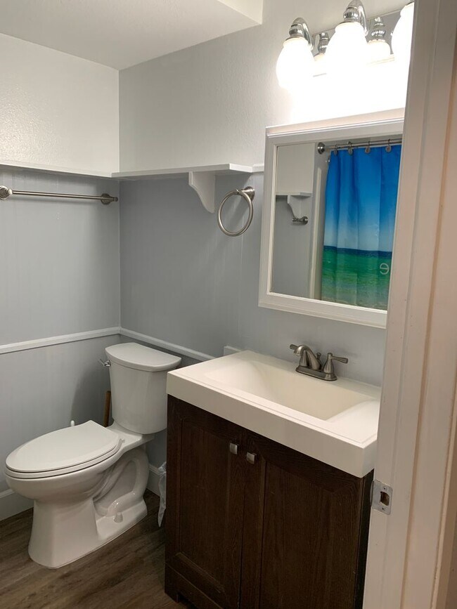 Building Photo - Gorgeous clean and modern furnished 2/2 lowest level Kihei Shores Unit!