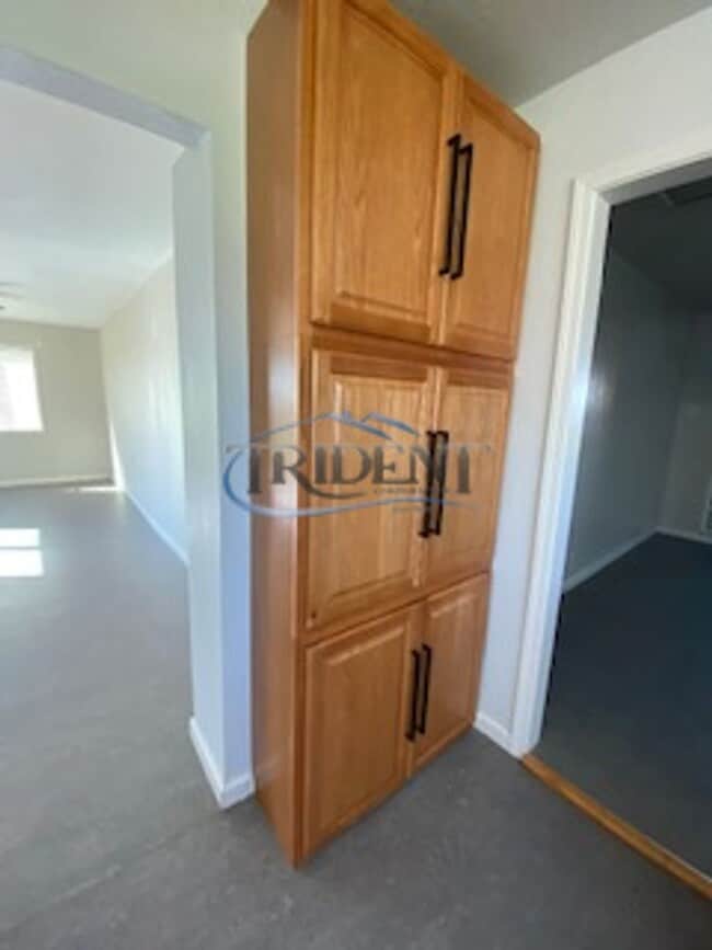 Building Photo - Country Home with Shop