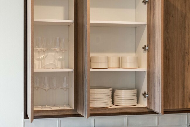 Building Photo - 1122 W Chicago Ave