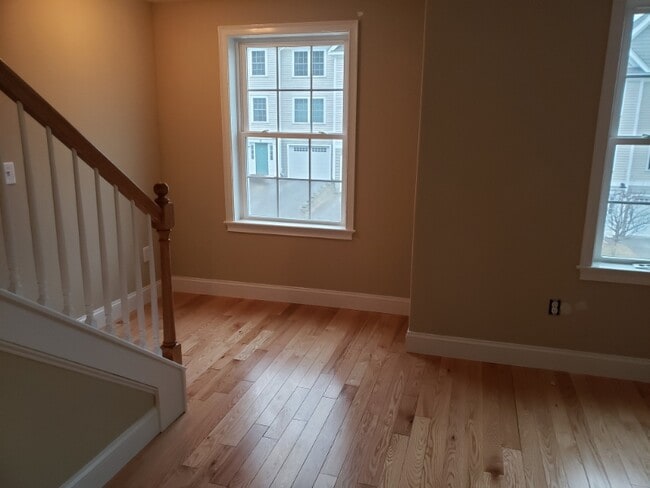 Building Photo - 10 Cardigan Ct