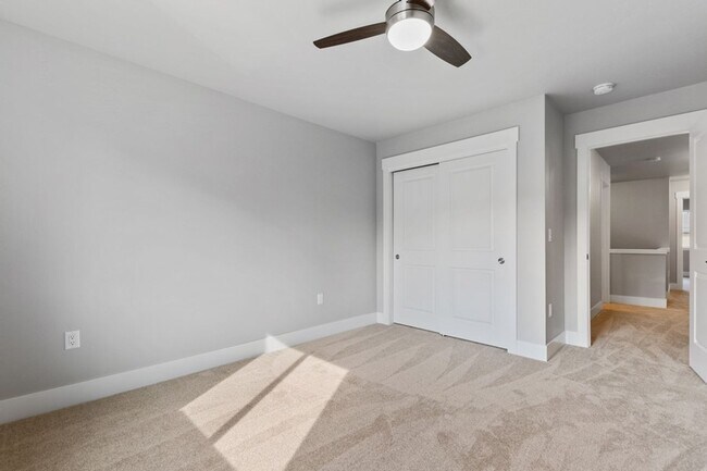 Building Photo - 3 bedroom, 2.5 bath townhome, minutes from downtown Whitefish