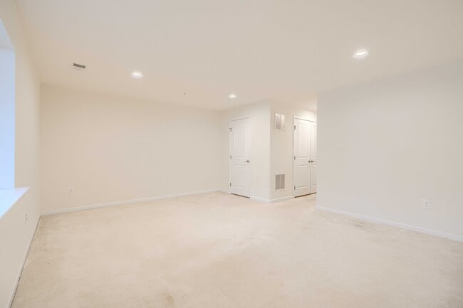 Building Photo - 7403 Wild Honey Way