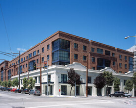 Building Photo - 1 Bed + Office, 1 Bath SOMA Condo w Roofto...