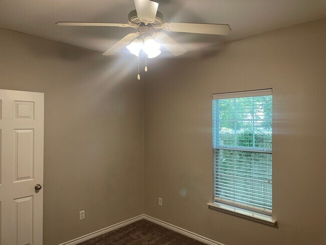 Building Photo - 3 BEDROOM, BELTON ISD