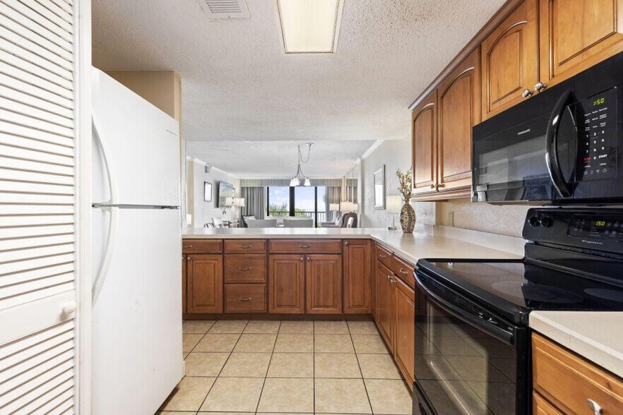 Building Photo - 6810 N Ocean Blvd
