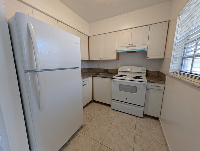 Building Photo - 208 NW 43rd Ct