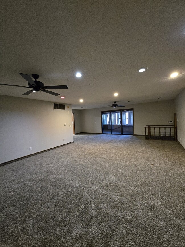 Building Photo - 714 S Fabrique Dr