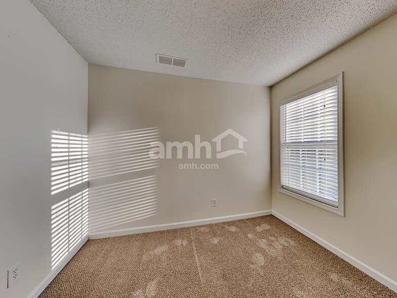 Building Photo - 415 Lokeys Ridge Rd