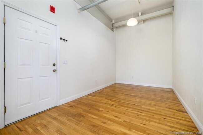 Building Photo - 390 Charles St