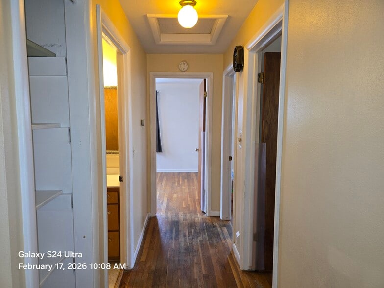 Building Photo - 521 Monroe St