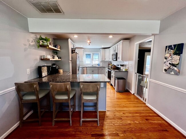 Building Photo - Beautiful All-Brick Ranch in the Heart of Kings Grant!