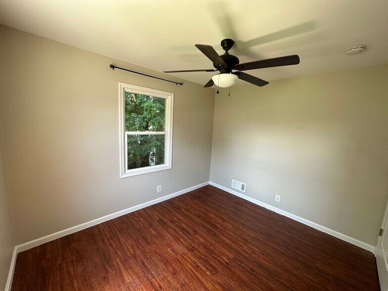 Building Photo - 1463 W Arapahoe Ave