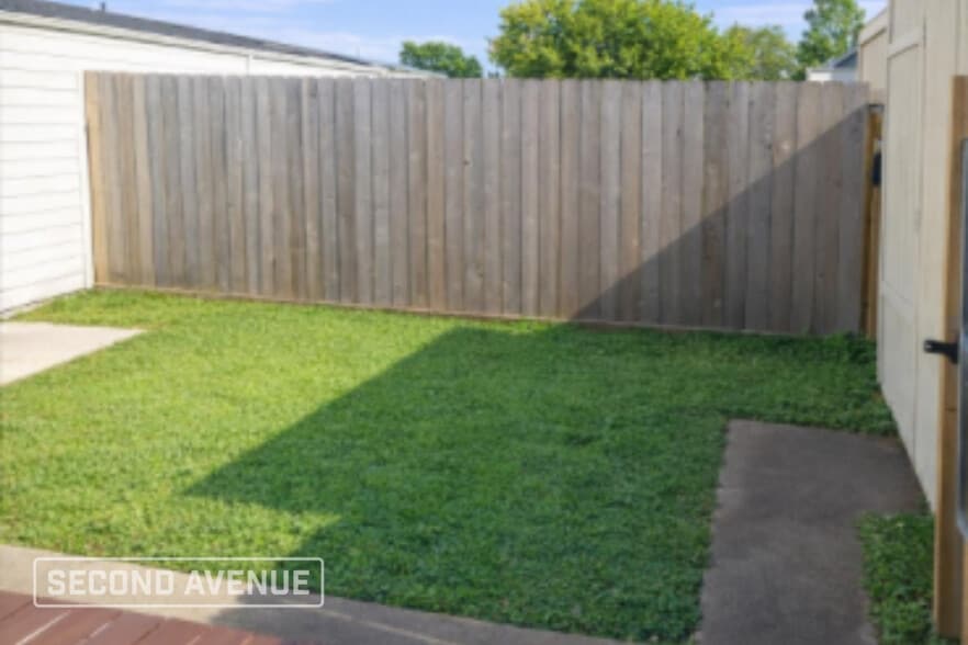 Building Photo - 7943 Ellinger Ln