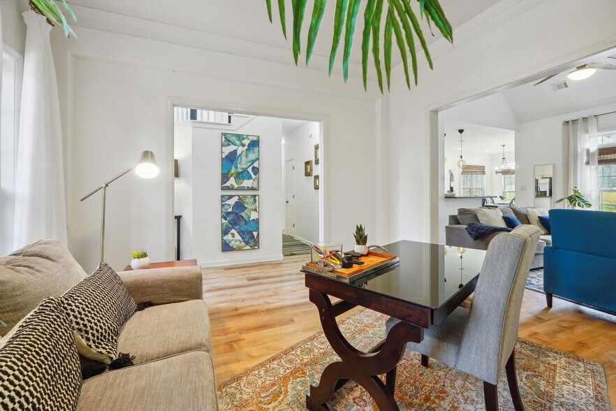 Building Photo - 135 Farr Lake Dr