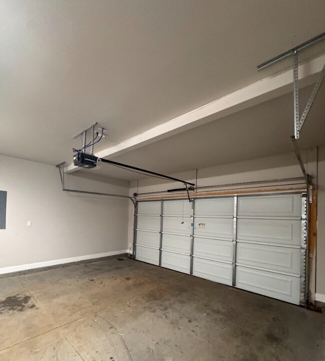 Building Photo - Just Listed! Stunning Duncan Home Minutes from BMW, GSP & I-85