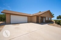 Building Photo - Fresno Westside Farm Home, 2BR/2BA, Built 1992 – Modern Updates!