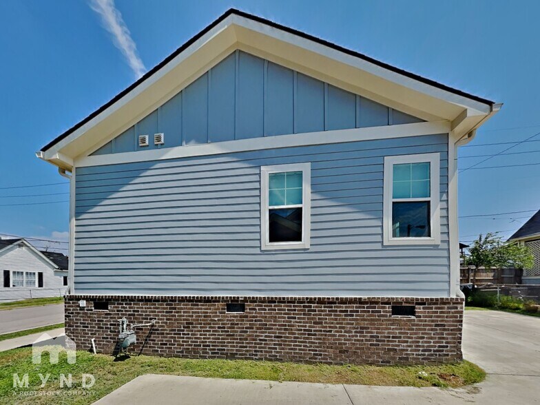 Building Photo - 131 Fain St