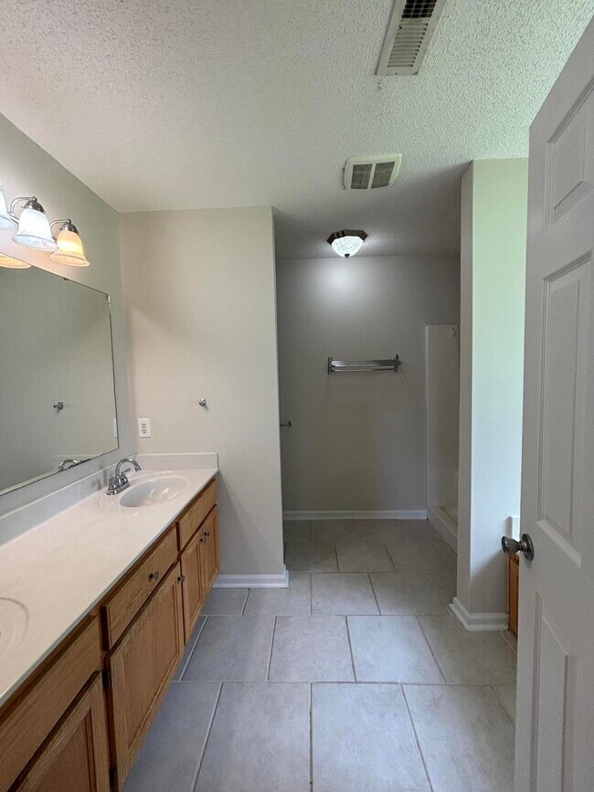 Building Photo - 20 Walden Cir