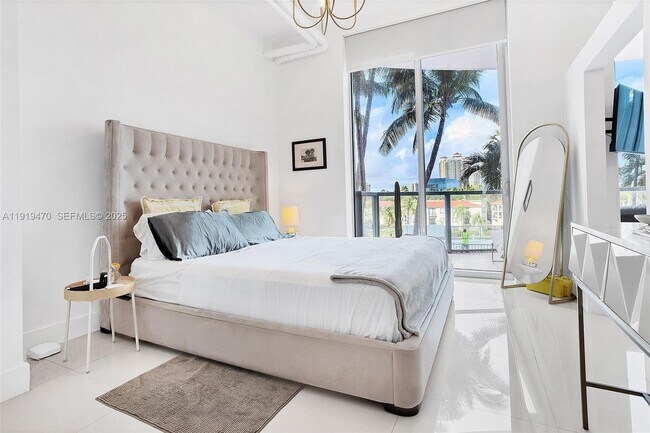 Building Photo - 3029 NE 188th St