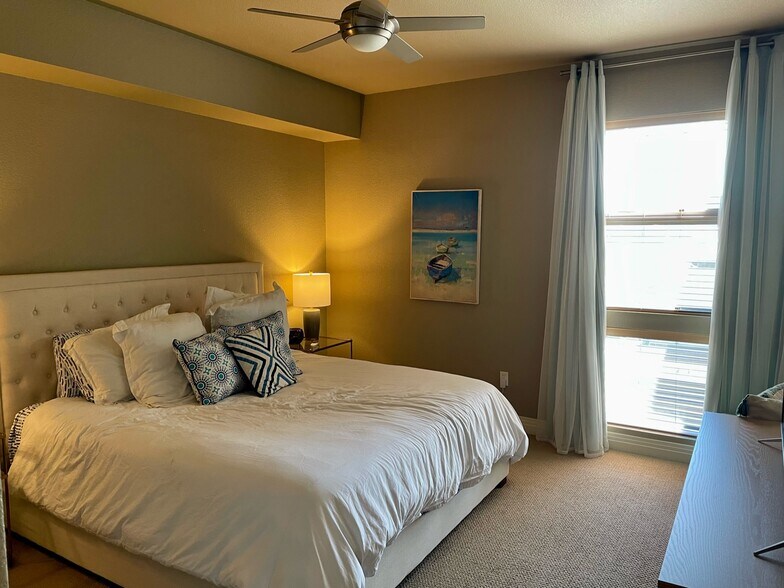 Building Photo - 2650 W Front Vw Crescent Dr