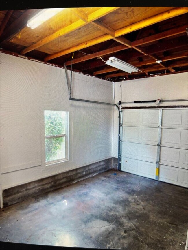 Building Photo - 925 Jones St