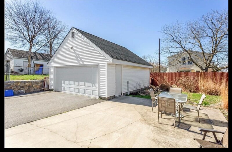 Building Photo - 185 King St