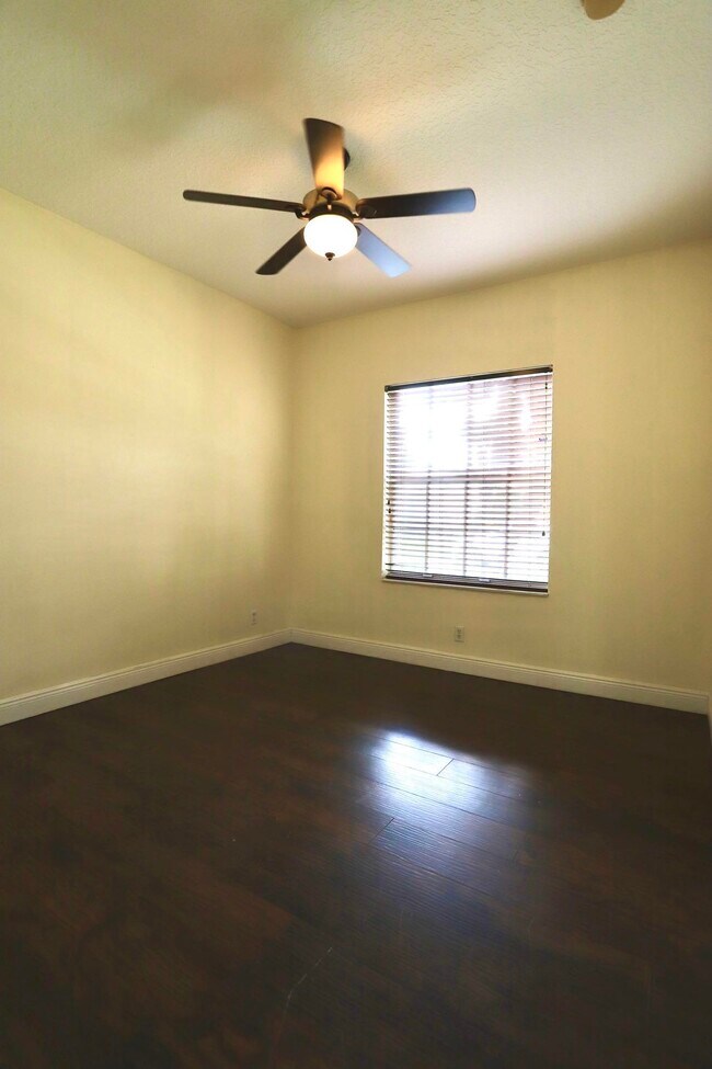 Building Photo - 7458 Via Luria