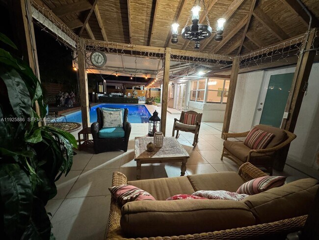 Building Photo - 9412 SW 127th Ave