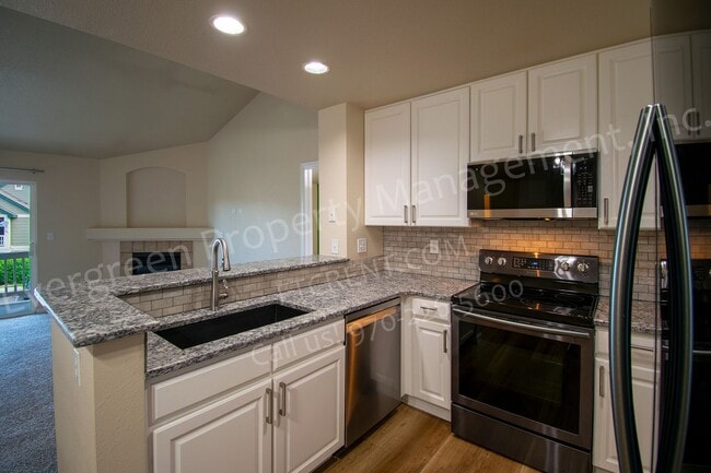 Building Photo - 5225 White Willow Dr