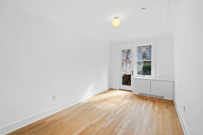 Building Photo - 110 Putnam Ave