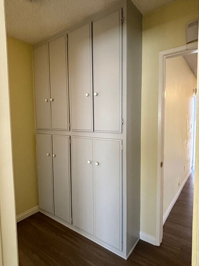 Building Photo - 6065 California Ave