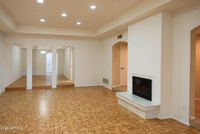 Building Photo - 6945 E Glenrosa Ave