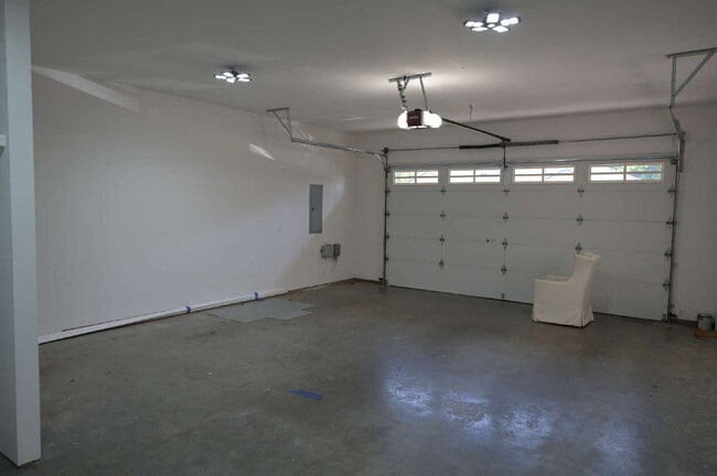 Building Photo - 2 bed plus office, 2 bathroom condo in Sun...