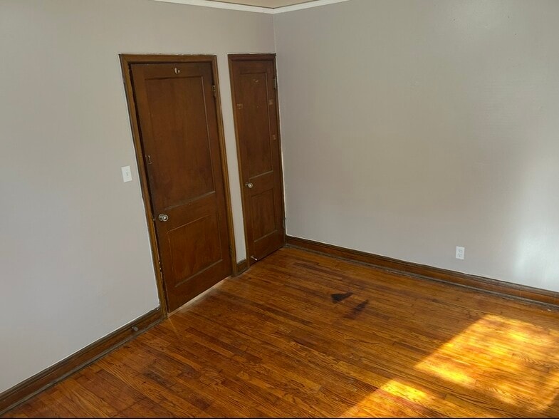 Back Bedroom - 105 Forest Ave