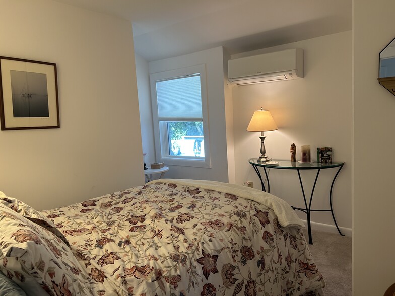 Bedroom #2 -Queen - 10 Florence St