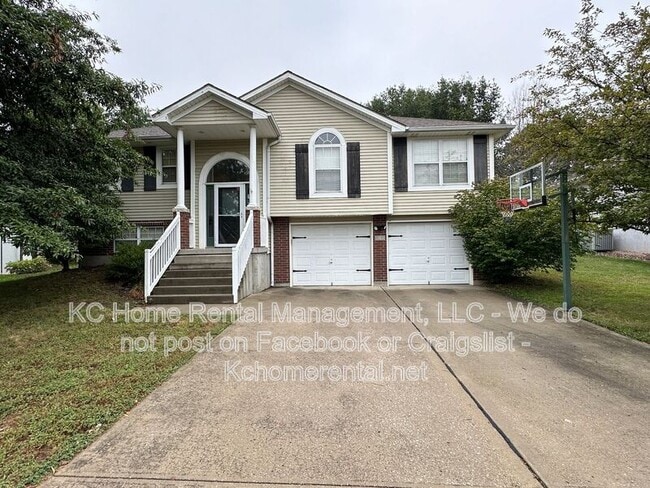 Primary Photo - 625 NW Rosaceae Dr