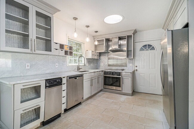 Building Photo - 2570 Northside Dr NW