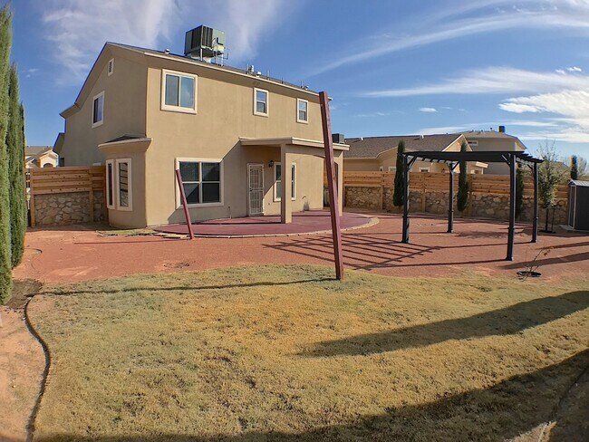 Building Photo - Northeast El Paso 3 Bed Refrig A/C