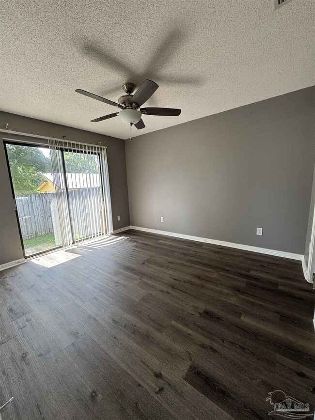 Building Photo - 9511 Sandpiper St