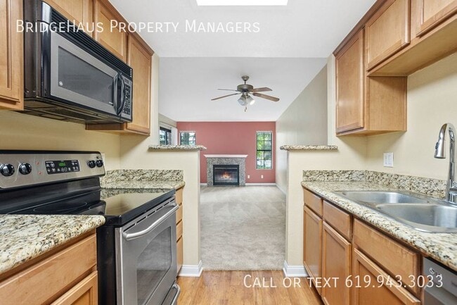 Building Photo - 12063 Alta Carmel Ct