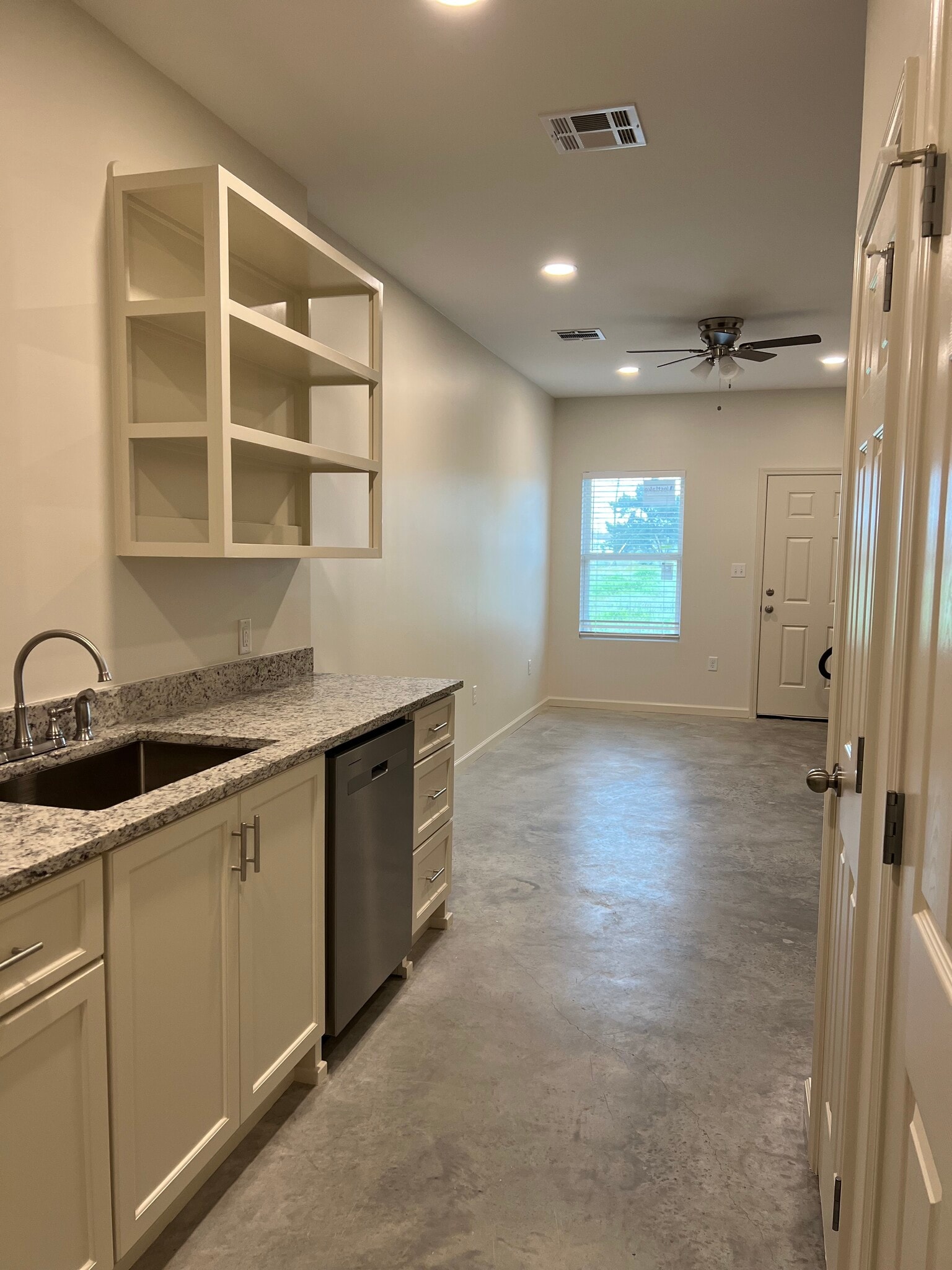 Building Photo - 299 Sara St