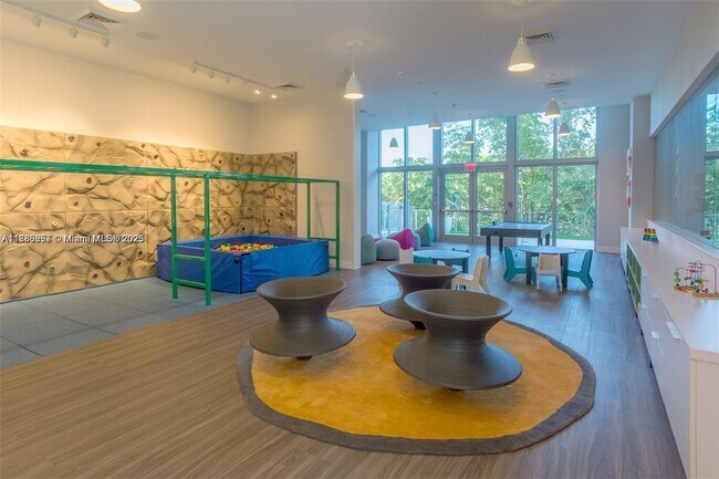 Building Photo - 16385 Biscayne Blvd